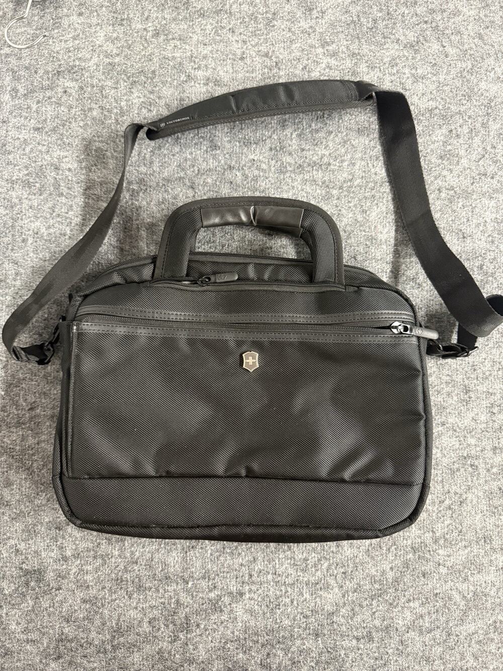 Victorinox Swiss Army Laptop Bag Crossbody Brief Case Black Business 15x11 N157
